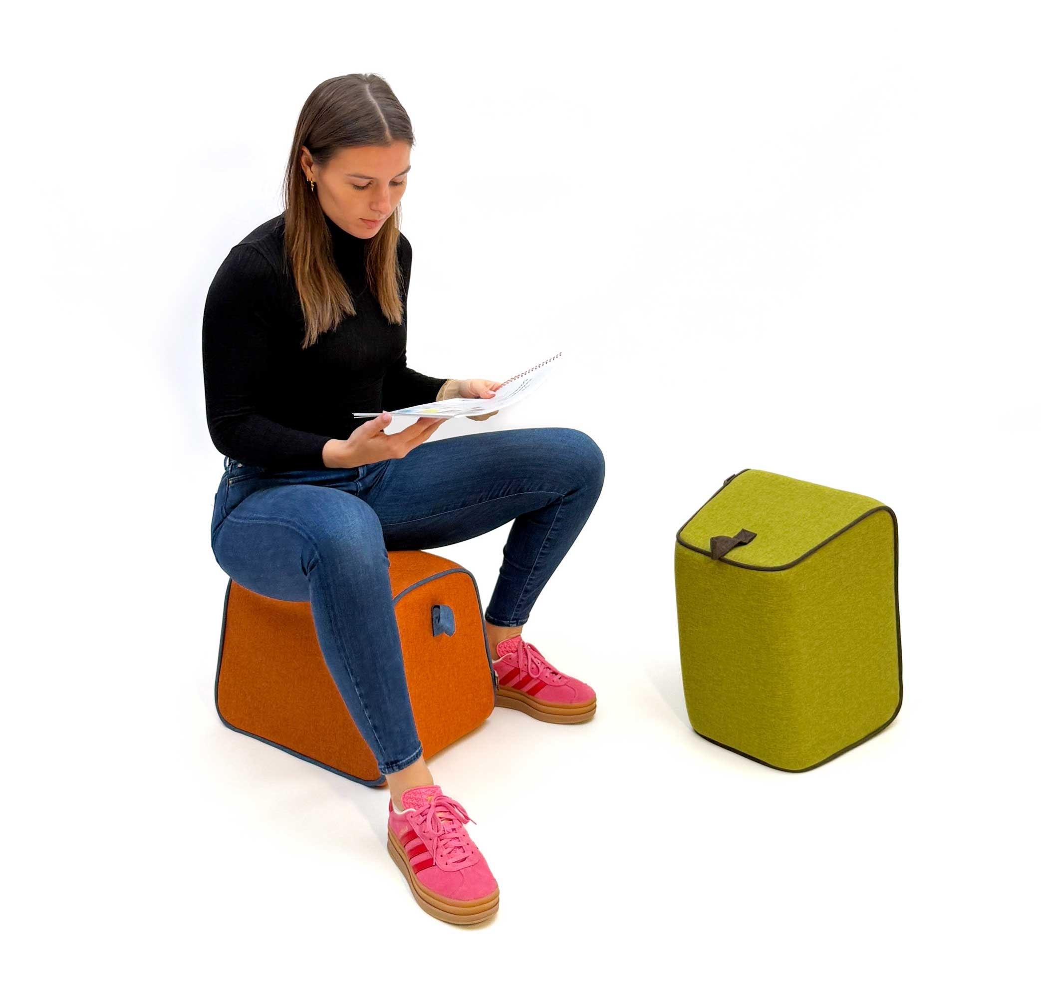 Hockidu - Hocker gepolstert mit Schlaufe